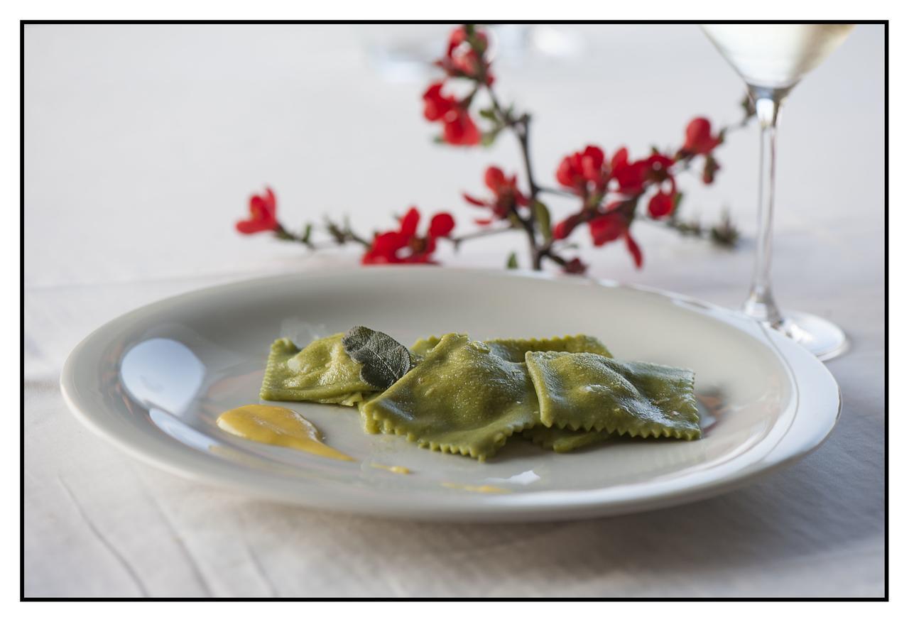 Agriturismo La Torricella Monforte dʼAlba Zewnętrze zdjęcie